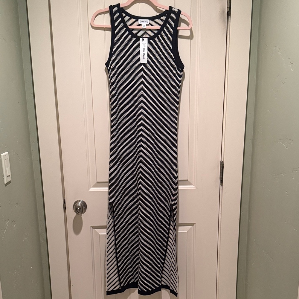 The Drop Sleeveless Black & White Chevron Maxi Dress